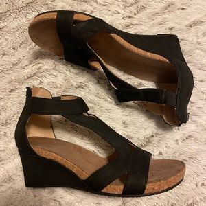 Women’s black, wedged sandal. Size 7
